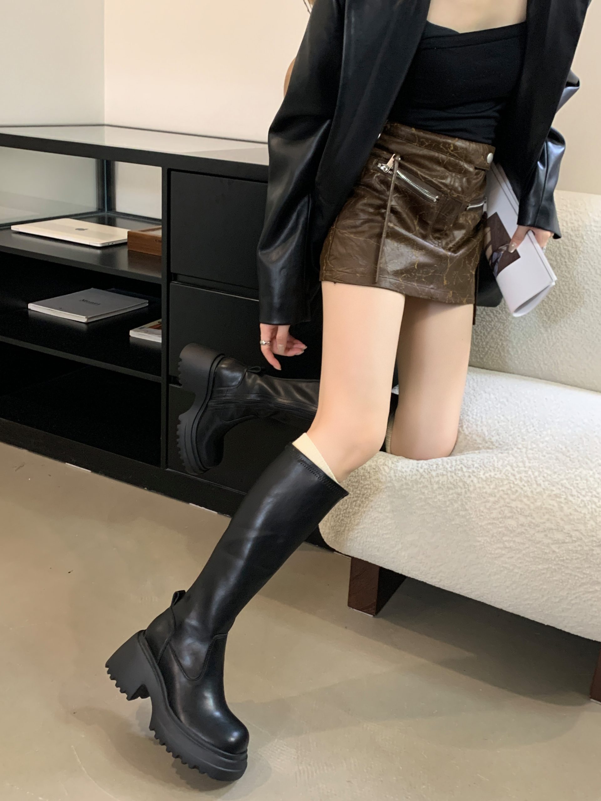 1753857926617_R4AdKO.jpg 2025 New High Heel Knee High Boots Round Toe Zipper Thick Sole Patent Leather Boots