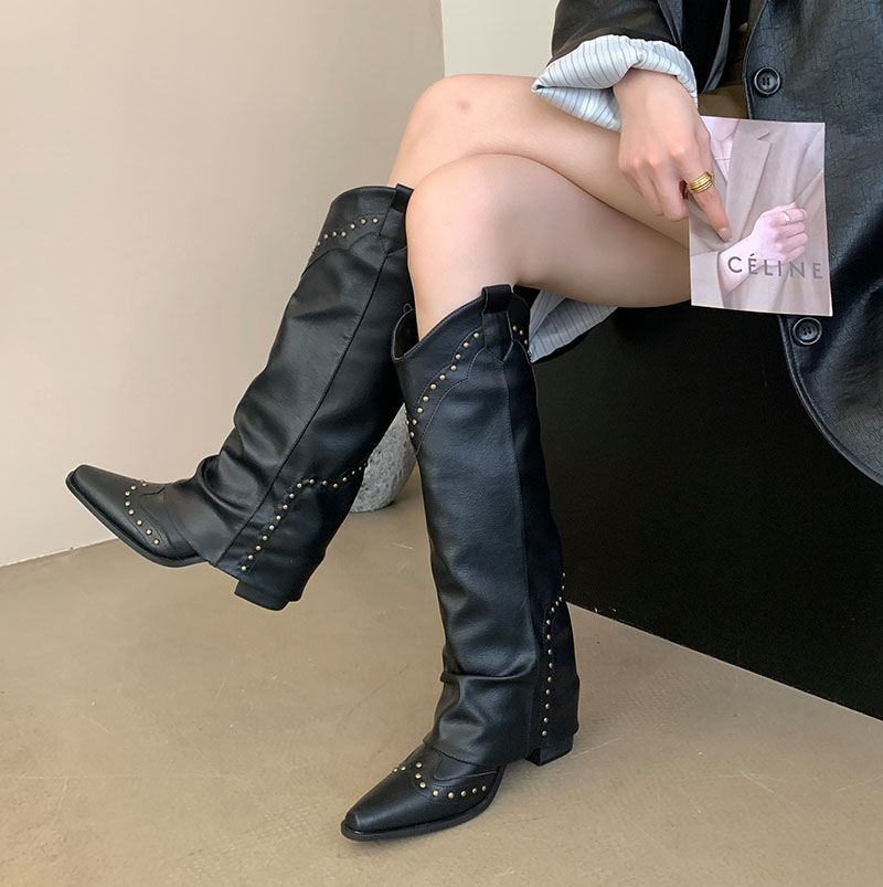 2025 New Western Cowboy Boots for Women Tall Retro Pointed Toe Rivet Trousers Boots Desert Knight Boots Chunky Heel